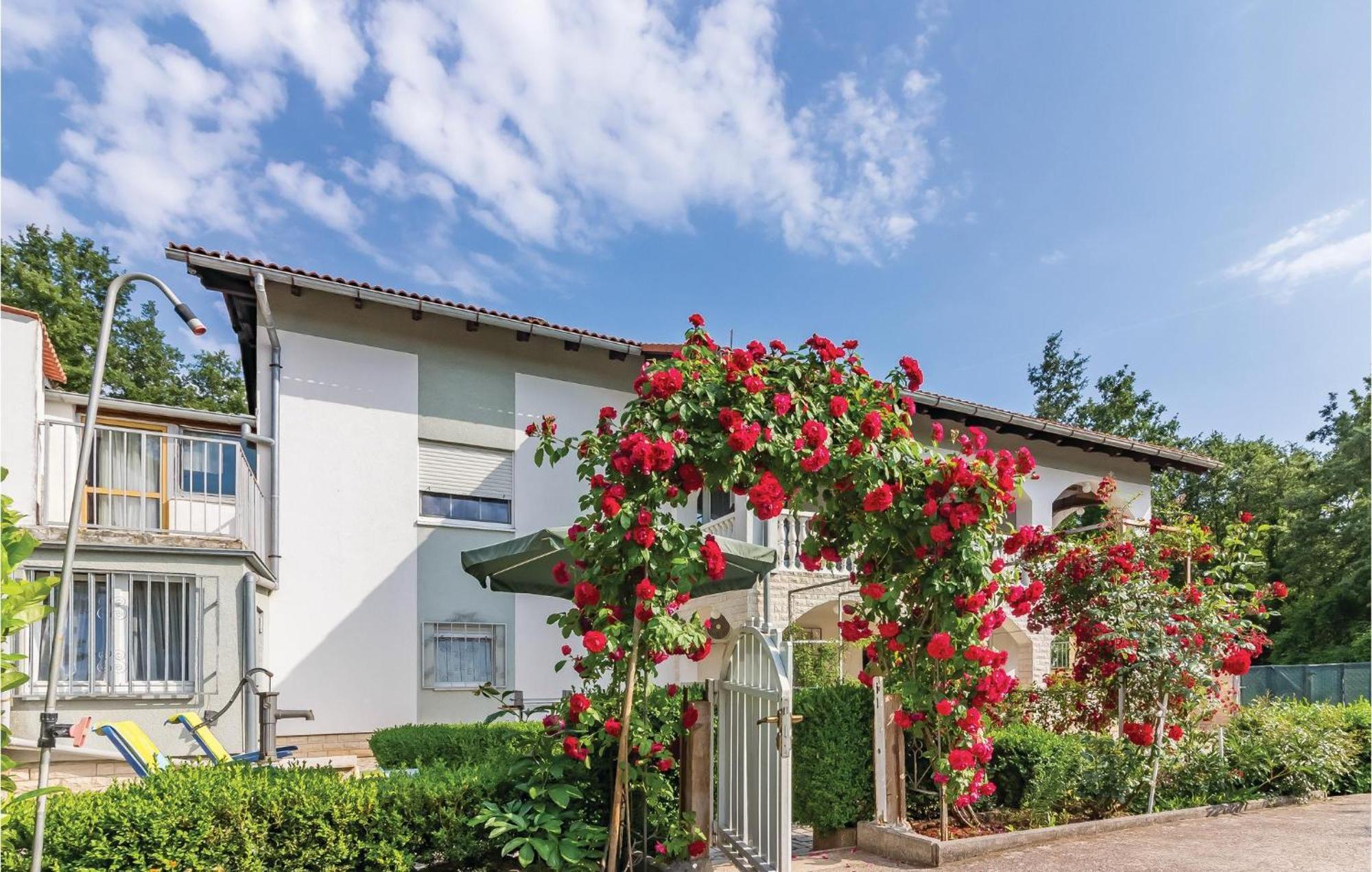 3 Bedroom Awesome Apartment In Pavicini 外观 照片